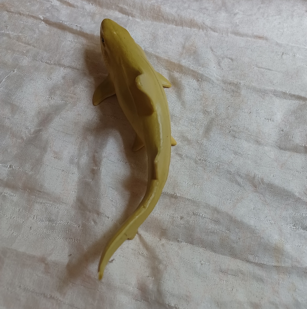 Lemon Shark, Very Nice Plastic Replica 6-inch replacement toy - Picture 5 of 12